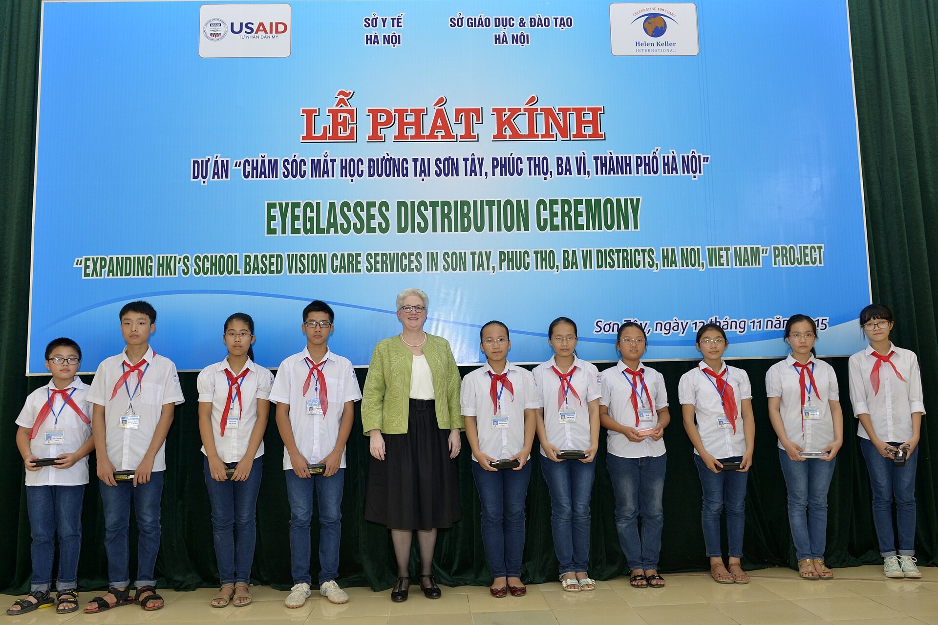 eyeglasses-distribution-ceremony-in-ba-vi-hanoi-22788775170-223614-1787896565.jpg