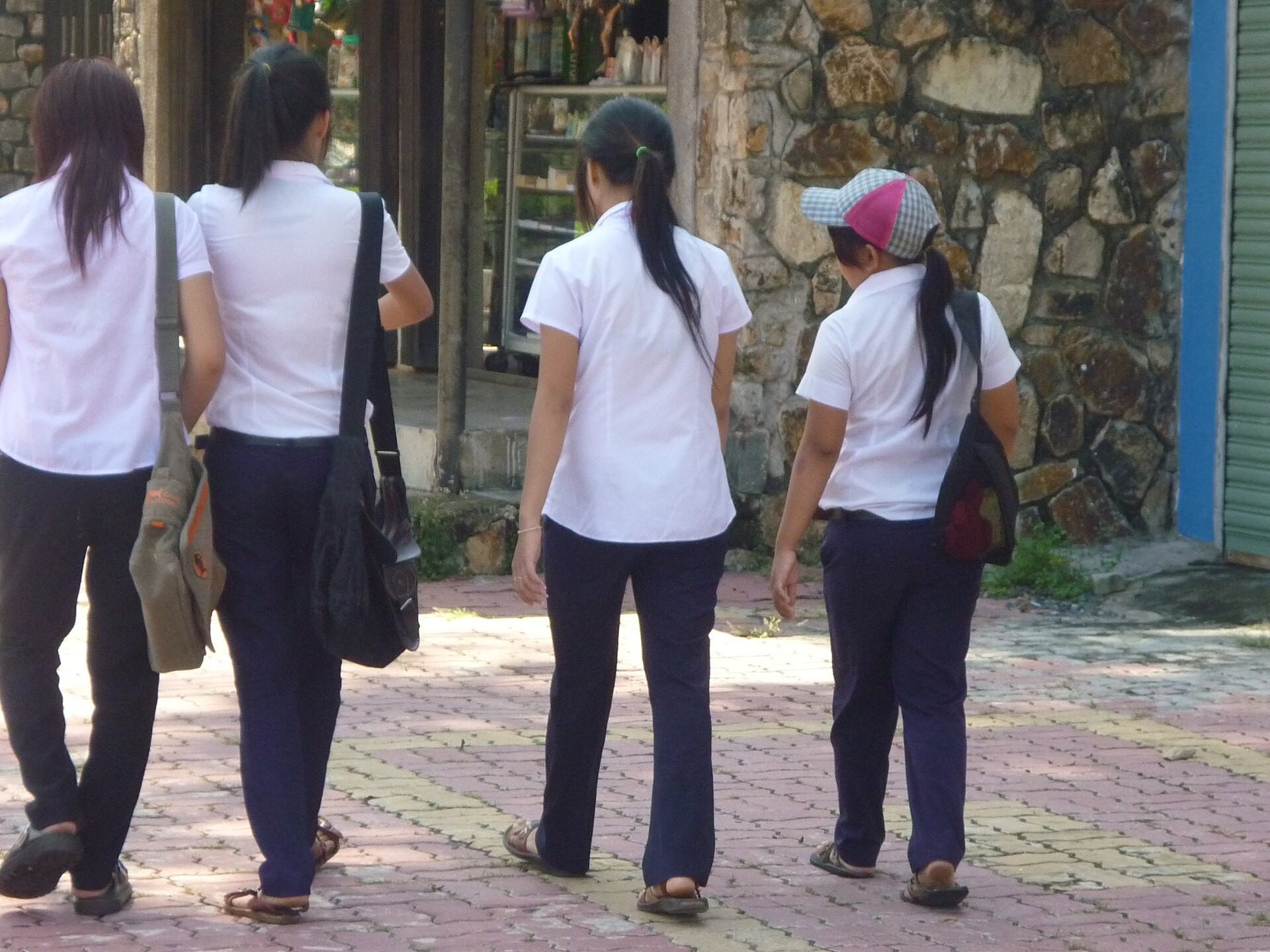 vietnam-schoolgirl-223250-1787896565.jpg