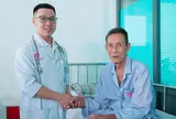 Tắc mạch tuyến tiền liệt cứu cụ ông bí tiểu nhiều tháng