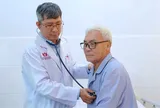 Đừng chủ quan với mệt, đau ngực thoáng qua ở người cao tuổi
