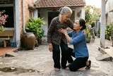 Người cao tuổi cần làm gì sau khi bị té ngã?