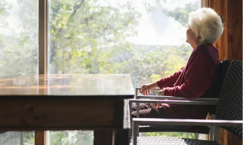 Cô đơn tuổi già: “Làn sóng ngầm” đẩy người cao tuổi đến trầm cảm