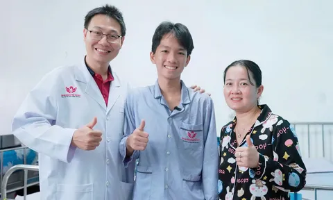 Giữ lại giấc mơ làm họa sĩ cho nam sinh lớp 8 sau cơn xuất huyết não nguy kịch