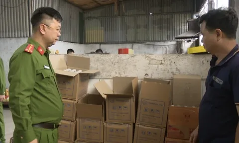 Công nghệ làm giấm giả từ công thức "6 lít hóa chất pha 200 lít nước lã"