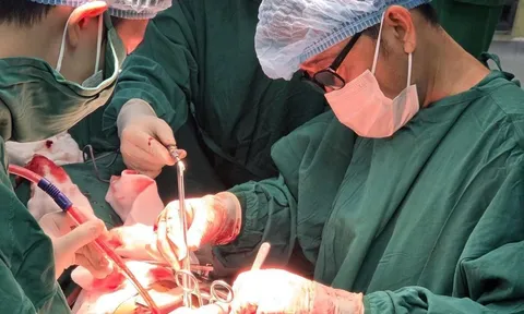 Cứu sống thanh niên bị đứt động mạch cổ