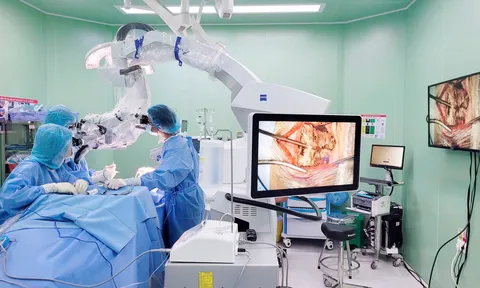 Cứu cụ bà 86 tuổi mang túi phình động mạch não như “bom hẹn giờ