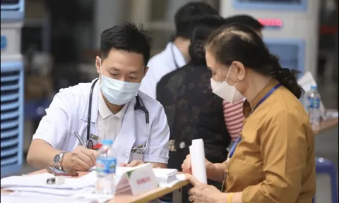 Lo ngại “loạn giá” khi địa phương được tự quyết giá khám chữa bệnh