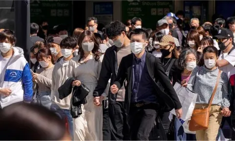 Covid-19 tại Nhật Bản suy yếu có thể do virus 'tự hủy diệt'