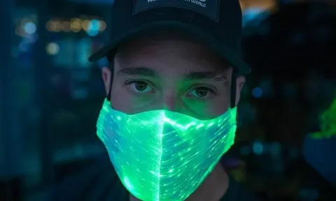 Nhật Bản: Khẩu trang phát sáng khi có virus SARS-CoV-2