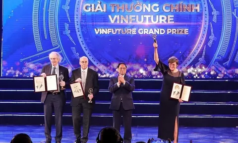 Ba nhà khoa học phát triển vắc xin Covid-19 nhận Giải thưởng VinFuture