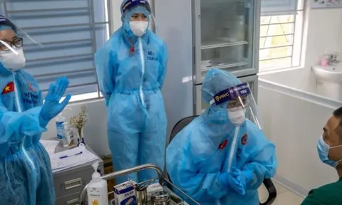 Chuyên gia: Trong 6 tháng tới Việt Nam có thể còn ít nhất 1-2 làn sóng Covid-19 nữa