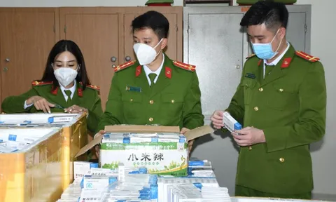 Thu giữ 4000 hộp thuốc Liên hoa thanh ôn được quảng cáo là "chữa được Covid-19"