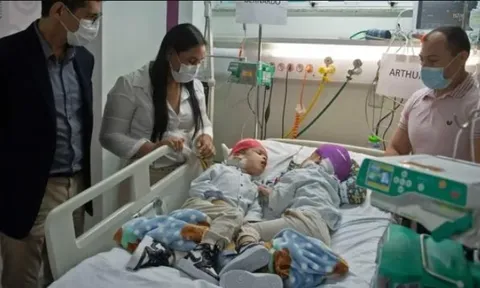 Sử dụng công nghệ VR tách rời cặp song sinh dính liền hộp sọ