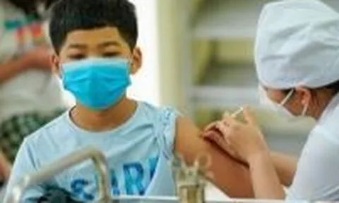 Phụ huynh bị lập biên bản vì không cho con tiêm vaccine Covid-19
