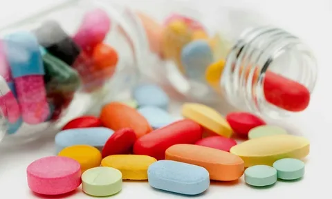 Thủ tướng chỉ đạo bảo đảm thuốc, trang thiết bị y tế phục vụ khám chữa bệnh