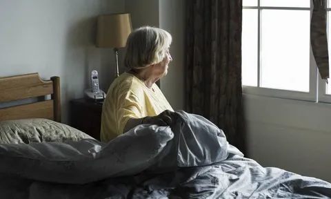 Bài toán về giấc ngủ của người lớn tuổi khi giao mùa