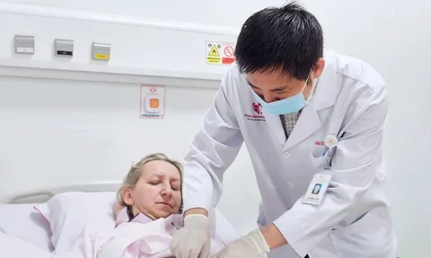 Cứu nữ du khách Latvia bị thủng đại tràng do ung thư tại Cần Thơ