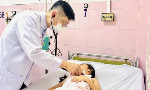 Bộ Y tế yêu cầu điều tra vụ hàng trăm học sinh nghi ngộ độc ở TP.HCM