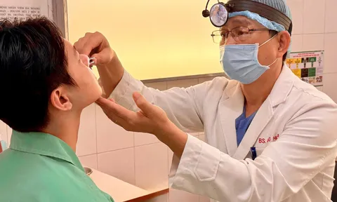 Nam thanh niên bị khuẩn tụ cầu ‘ăn’ mất xương trán vì tự điều trị viêm xoang