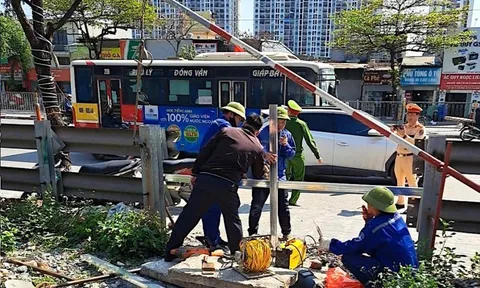 65 vụ tai nạn trong 4 tháng: Lối đi tự mở tiếp tục là “điểm đen" an toàn đường sắt