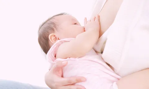 Phát hiện thêm lợi ích bất ngờ của sữa mẹ đối với trẻ nhỏ
