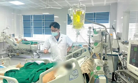 Tự ý truyền trắng tại nhà, người phụ nữ 51 tuổi ở Hà Nội nhập viện suy đa tạng, phải lọc máu liên tục