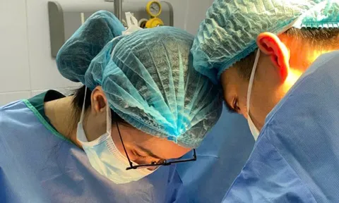 Cứu kịp thời thai phụ nguy kịch vì u buồng trứng xoắn hoại tử