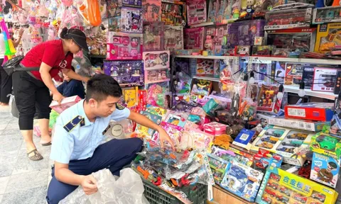 Hà Nội: Tiêu hủy gần 1.500 sản phẩm vi phạm trong cao điểm trước thềmTết Trung thu