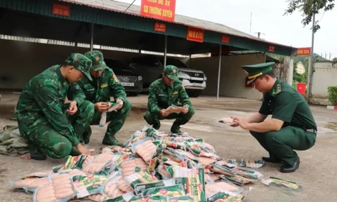 Kịp thời ngăn chặn 100 kg xúc xích đông lạnh không rõ nguồn gốc ở Lạng Sơn