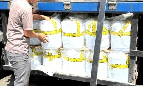 Đồng Nai: Đội QLTT số 1 buộc tiêu hủy 1.000 lít rượu trắng không rõ nguồn gốc, xuất xứ