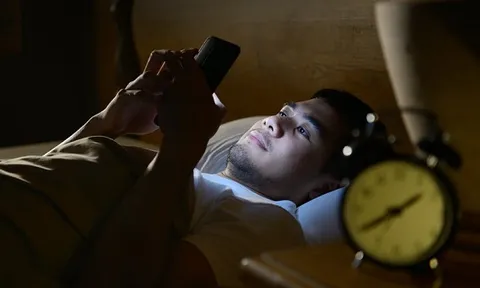 Những hậu quả ít ai ngờ từ văn hóa "cú đêm" của giới trẻ