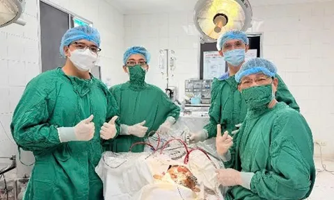 Khối u hiếm gặp phá hủy xương khiến người đàn ông suýt bị mù