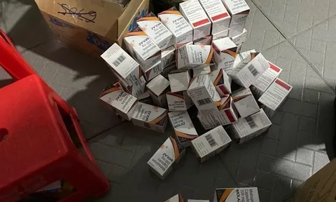 Bắt giữ hàng trăm hộp thuốc điều trị Covid-19 không nguồn gốc