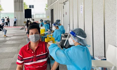 Sáng nay, TPHCM bắt đầu tiêm mũi 3 vaccine COVID-19