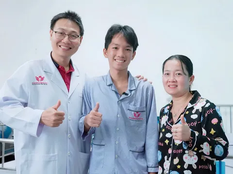 Giữ lại giấc mơ làm họa sĩ cho nam sinh lớp 8 sau cơn xuất huyết não nguy kịch