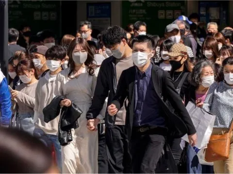 Covid-19 tại Nhật Bản suy yếu có thể do virus 'tự hủy diệt'