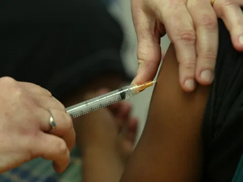 Người đàn ông tiêm 10 mũi vaccine COVID-19 chỉ trong 1 ngày