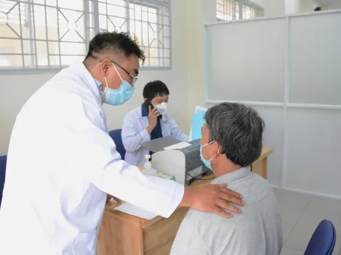 Hàng nghìn bệnh nhân bị hậu COVID-19: Khó thở, rụng tóc, đuối sức