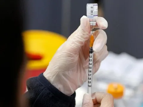 Israel: Liều vaccine thứ 4 không đủ ngăn ngừa biến thể Omicron