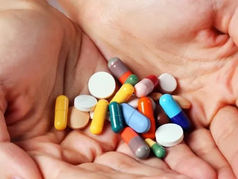 Bác sĩ cảnh báo việc lạm dụng thuốc, thực phẩm chức năng trong đại dịch Covid-19