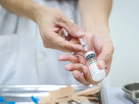 Hướng dẫn mới nhất về tiêm vaccine cho người đã mắc COVID-19