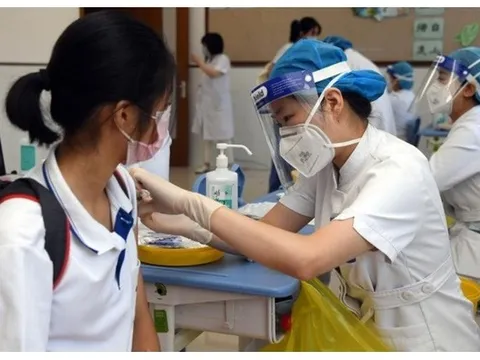 Cách xử trí các phản ứng sau tiêm vaccine phòng COVID-19 cho trẻ 5 đến dưới 12 tuổi