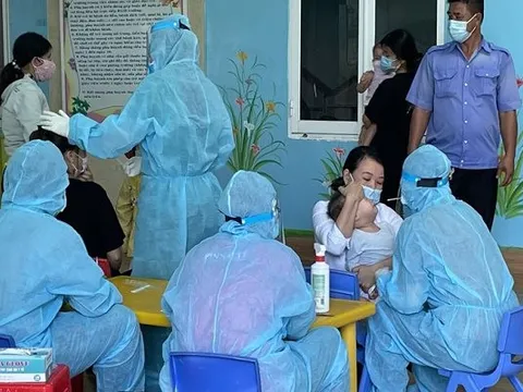 Bộ Y tế nêu nguyên nhân gần 9.400 nhân viên y tế xin thôi việc, nghỉ việc trong 18 tháng qua