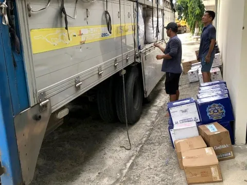 Ninh Thuận: Tạm giữ 1.100 chai rượu ngoại giả