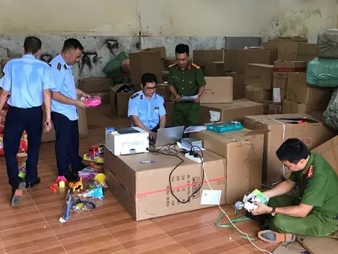 Trước thềm Trung thu, tạm giữ hơn 4.200 đồ chơi trẻ em không rõ nguồn gốc