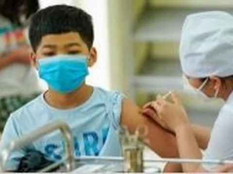 Phụ huynh bị lập biên bản vì không cho con tiêm vaccine Covid-19