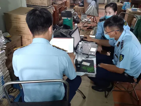 Tây Ninh: Bắt giữ 50.000 khẩu trang không rõ nguồn gốc