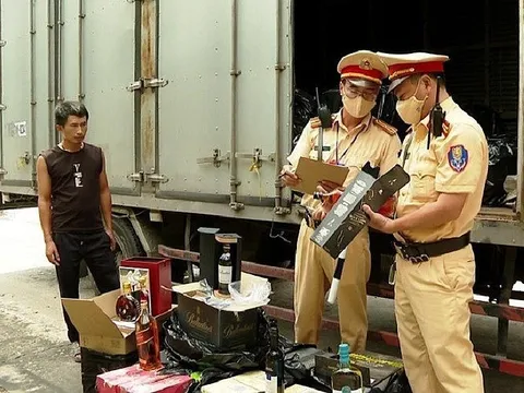 Ninh Bình: Phát hiện hơn 2.500 chai rượu ngoại không nguồn gốc xuất xứ