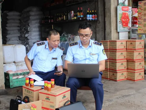 Thái Nguyên: Phát hiện số lượng lớn sản phẩm giả mạo Sa tế Tôm Thuận Phát