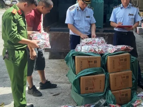 Lạng Sơn: Bắt giữ gần 6.000 túi chân gà không đảm bảo vệ sinh an toàn thực phẩm